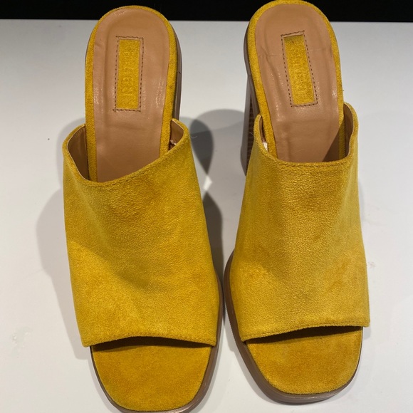 Yellow heels - Picture 1 of 5